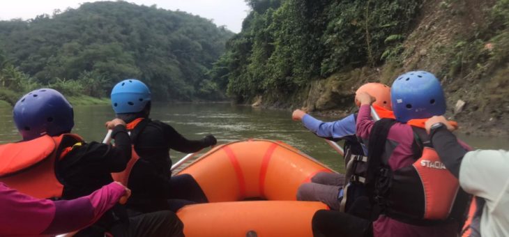 Indah, namun menyimpan bahaya dibaliknya. Apa yang terjadi jika air sungai tercemar?